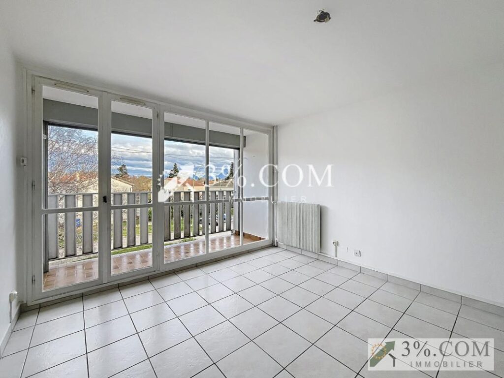 Appartement T3 avec balcon , cave et garage – 3 pièces – 2 chambres – 65 m²