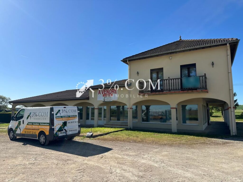 Locaux commerciaux avec logement 639 m2 DOMBASLE EN XANTOIS – 12 pièces – 6 chambres – 639 m²