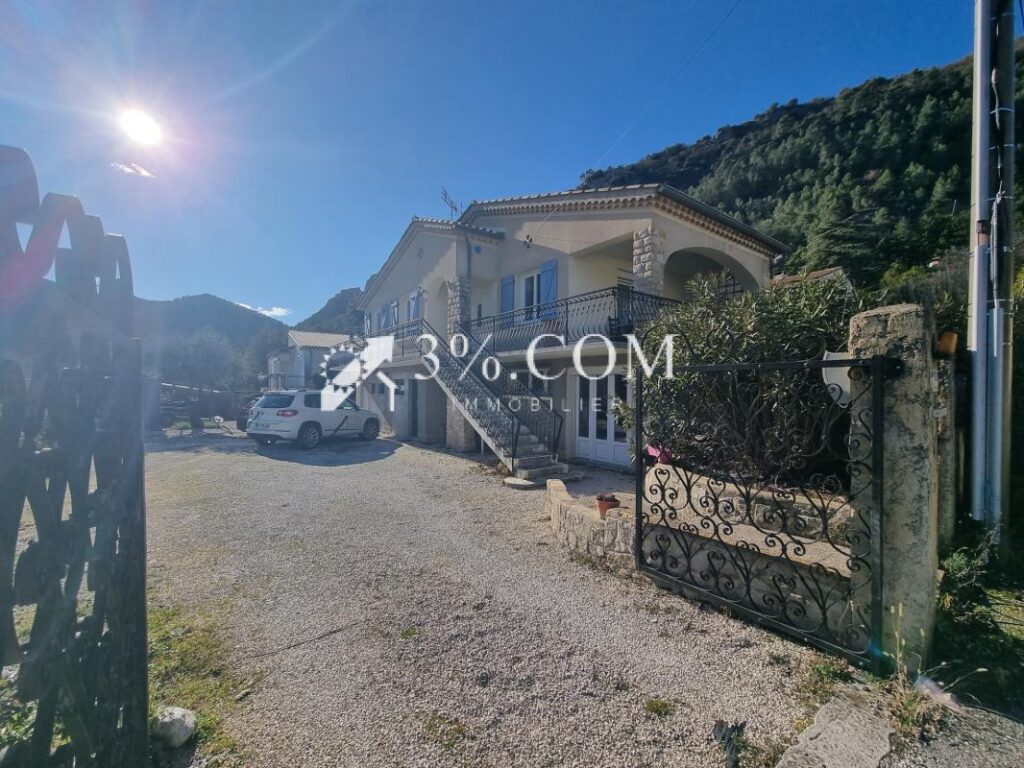 MAISON 119 m2 RENOVEE EN 2020 – 2 NIVEAUX – 3 CHAMBRES – TER – 6 pièces – 3 chambres – 119 m²