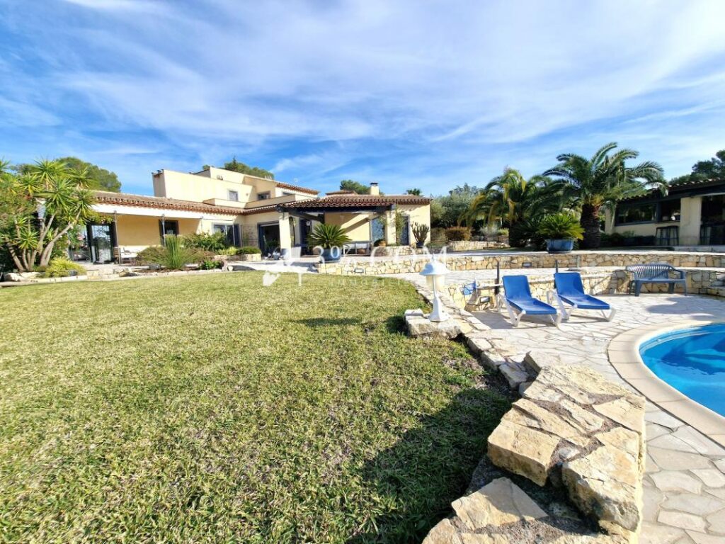 Villa de standing au coeur des Golfs de Saint-Raphaël – 6 pièces – 4 chambres – 196 m²
