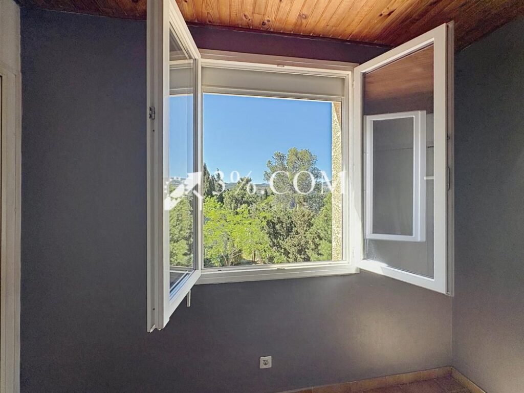 Charmante Maison de 178 m2 +Local professionnel de 150 m2 d – 8 pièces – 4 chambres – 178 m²