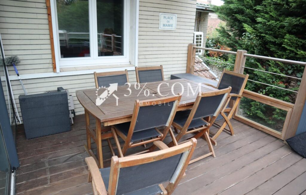 Maison 4 chambres, jardin, garages – 6 pièces – 4 chambres – 141 m²