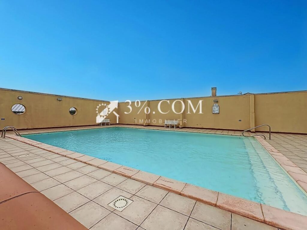 Studio de 27.4 m2 avec loggia, vue sur les Salins, piscine e – 1 pièce – NR chambres – 27 m²