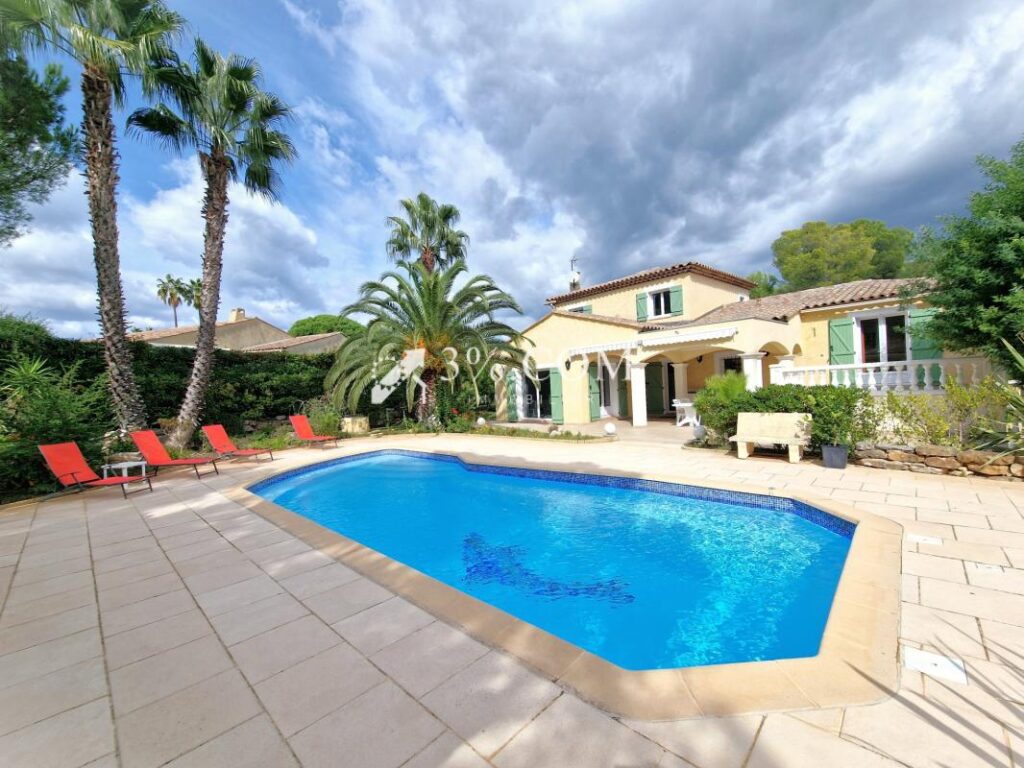 Splendide villa dans un écrin de verdure – 5 pièces – 4 chambres – 133 m²