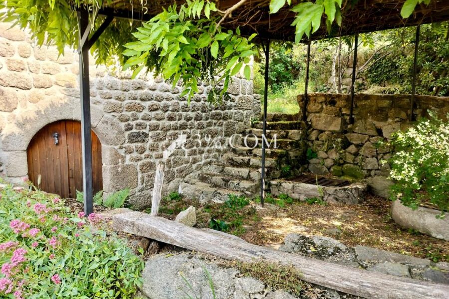 Maison à vendre à Saint genest lachamp