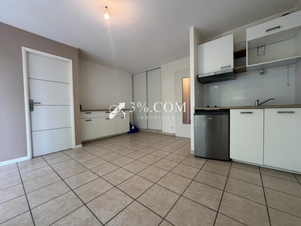 3%.COM Appartement F2 avec terrasse et parking – 2 pièces – 1 chambre – 33 m²