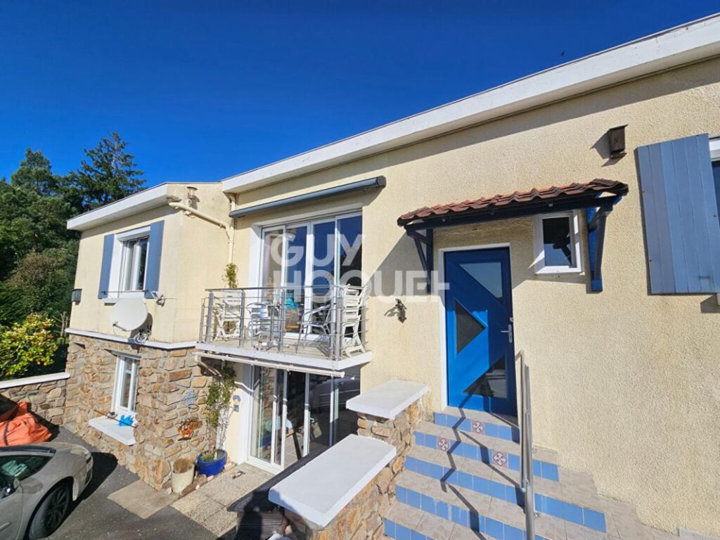 Maison atypique Mervent – 6 pièces – 4 chambres – 169 m²