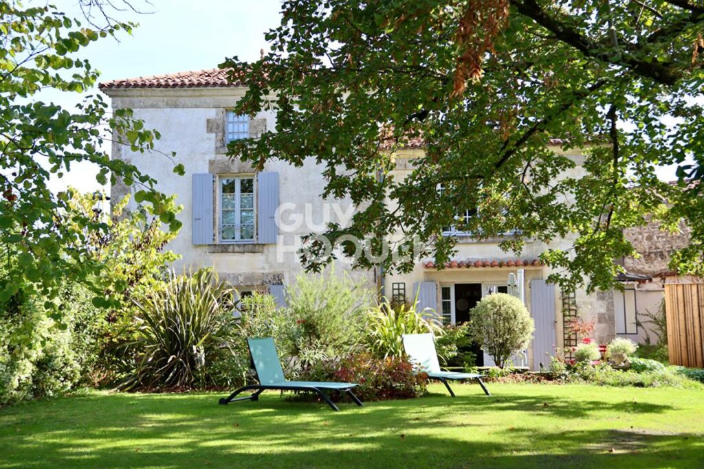 Maison à Foussais-Payré – 5 pièces – 6 chambres – 221 m²