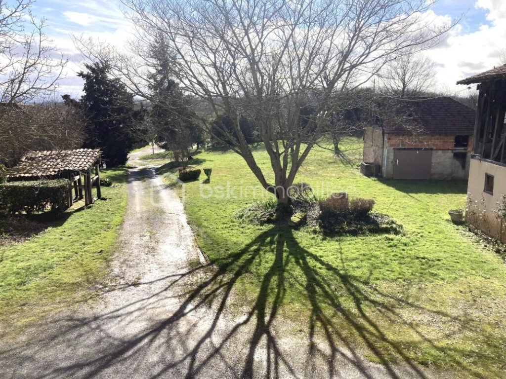 Élégance rustique à la campagne gersoise : votre corps de ferme coup de cœur ! – 4 pièces – 3 chambres – 145 m²