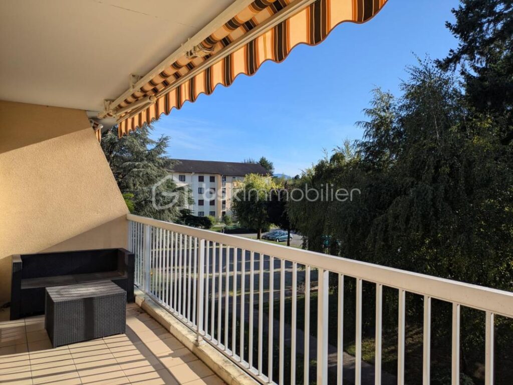 Appartement de type T4 transformé en T3 de 95 m2- Résidence sécurisée avec parc – 3 pièces – 2 chambres – 95 m²