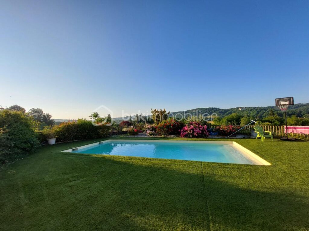 Superbe villa avec vue sur le château de GRIGNOLS – 7 pièces – 5 chambres – 210 m²