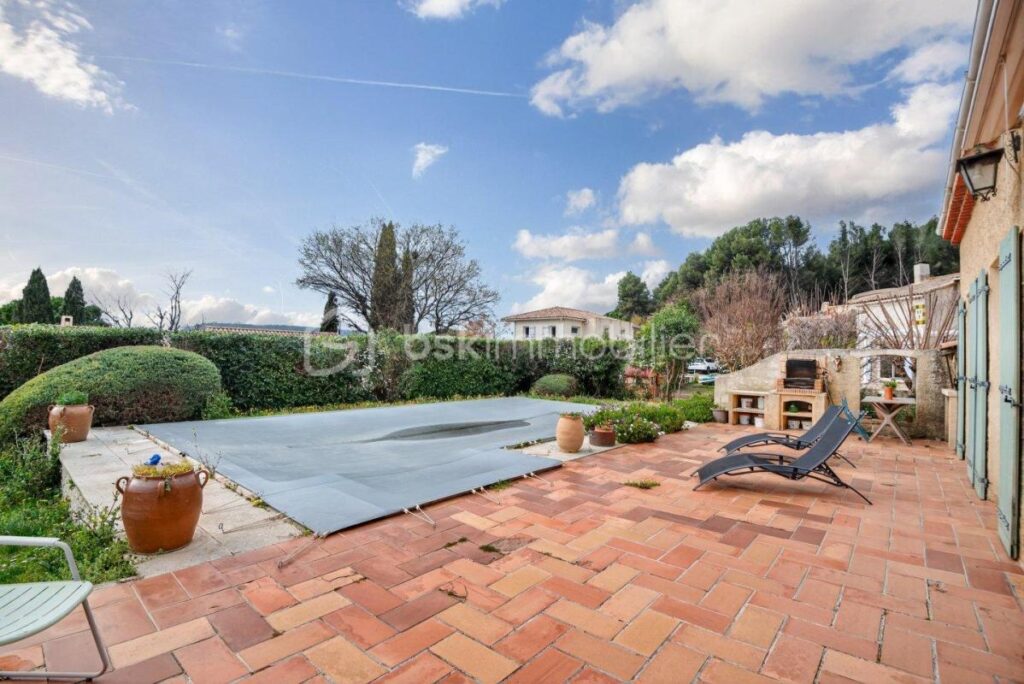 Maison familiale T5 avec piscine et vue sur l’Étang – Saint-Chamas – 5 pièces – 4 chambres – 130 m²