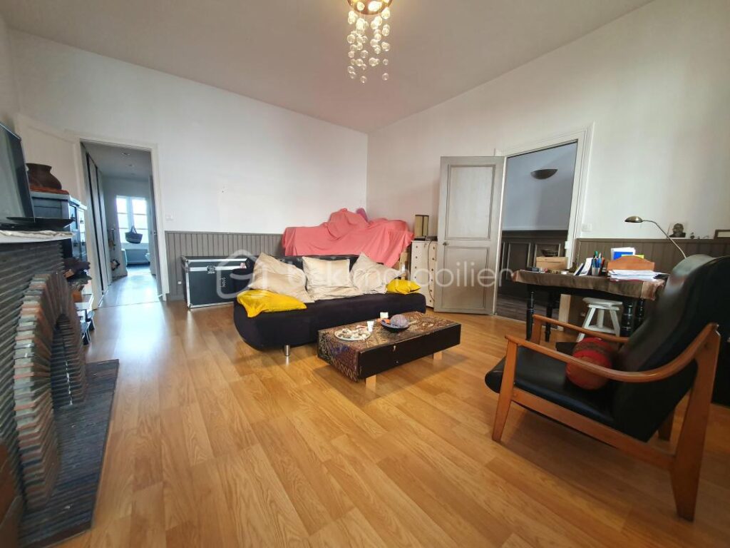 APPARTEMENT DE 84 M² – 3 pièces – 1 chambre – 84 m²