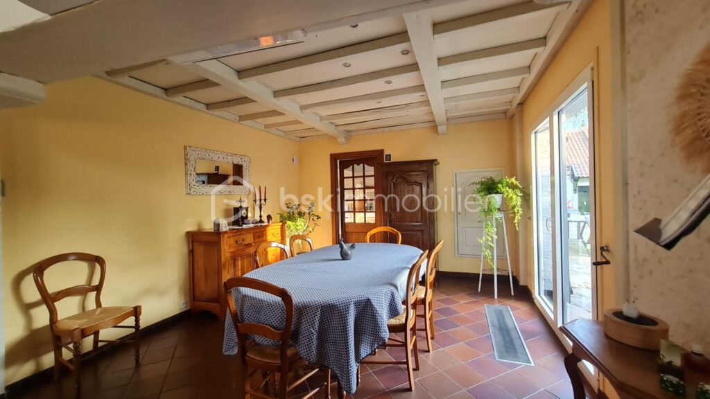 Rare sur Fretin Nouveauté ! Maison individuelle semi-plain pied de 290 m² – 6 chambres + double garage + jardin + 2 appartements – 12 pièces – 6 chambres – 290 m²