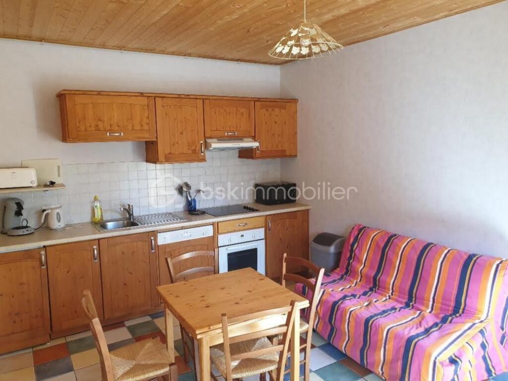 Grande maison rénovée avec activité touristique: gîte classé 3 étoiles et chambres d’hôtes – Fort potentiel à Besse-et-Saint-Anastaise – 12 pièces – 8 chambres – 435 m²