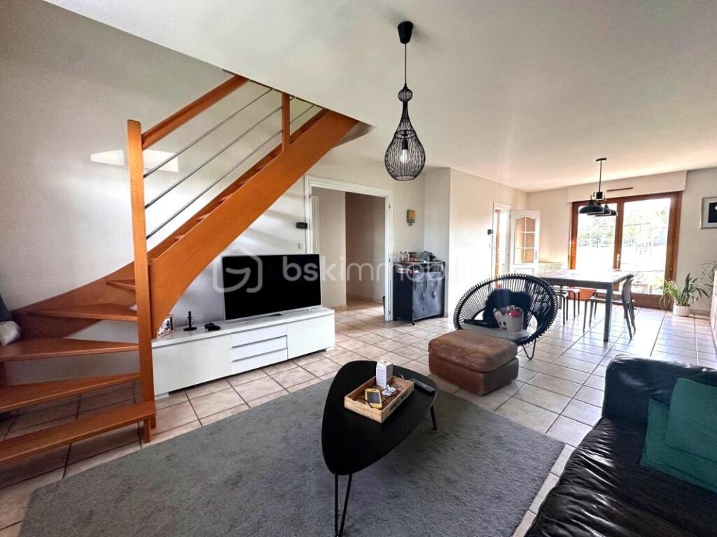 Maison individuelle semi plain-pied 5 ch et garage – 7 pièces – 5 chambres – 125 m²