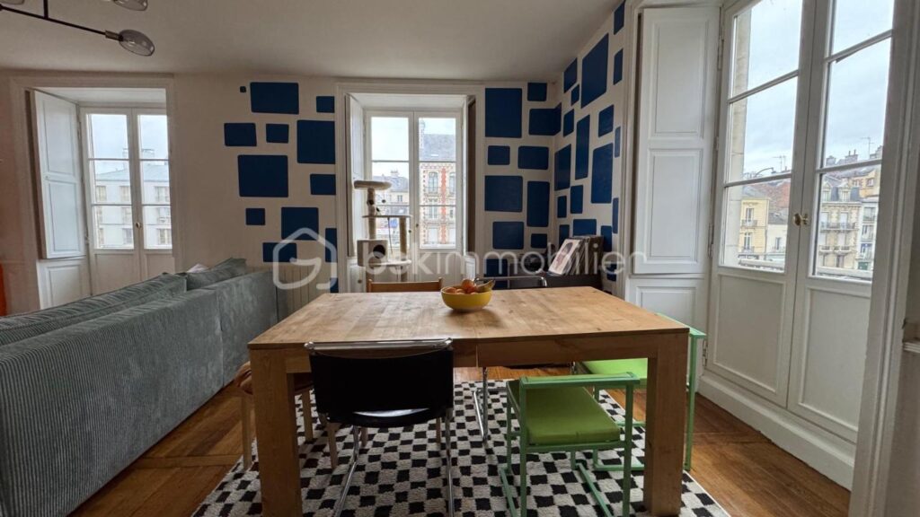 Bel appartement de caractère T2 – 57 m2 – Hyper Centre Ville de RENNES – 2 pièces – 1 chambre – 57 m²
