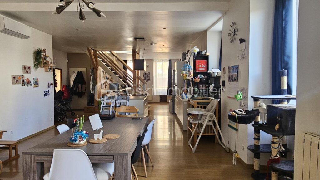 Maison 154 m² habitable + studio en sous sol ( à rénover entièrement ) – 6 pièces – 4 chambres – 154 m²