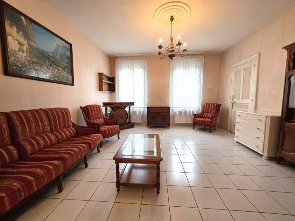 Maison mitoyenne 124m² avec véranda et jardin clos – 6 pièces – 2 chambres – 125 m²