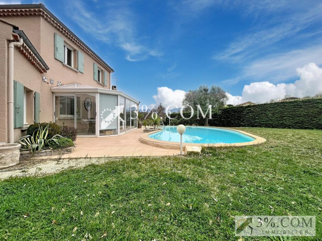 Maison 150,59 m2 habitables avec sous-sol et piscine dans se – 5 pièces – 4 chambres – 150 m²