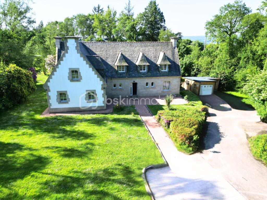 Propriété dans un environnement boisé – 8 pièces – 6 chambres – 236 m²