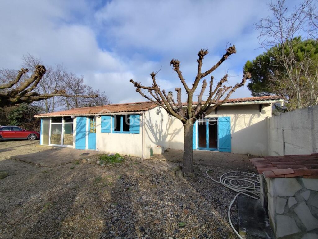 Maison en Ardèche Sud avec vue – 3 pièces – 1 chambre – 60 m²