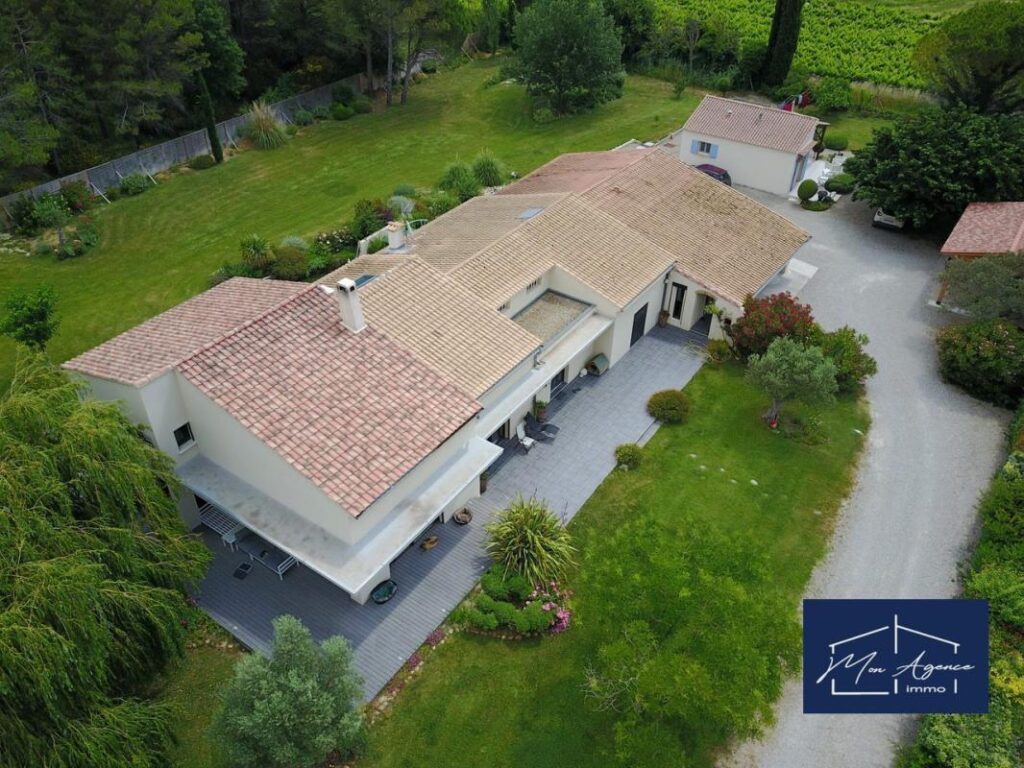 Demeure familiale de prestige – 7 pièces – 5 chambres – 370 m²