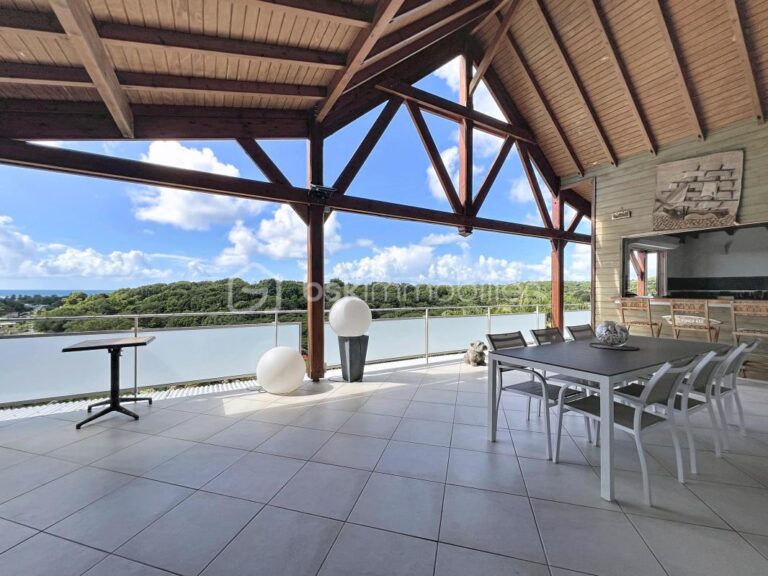 Ensemble immobilier villa et ses deux locatifs vue mer – 10 pièces – 7 chambres – 295 m²