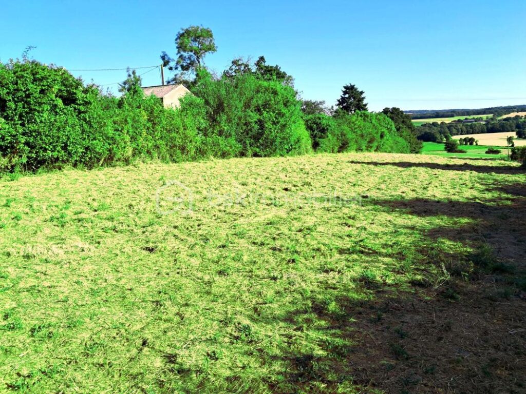 TERRAINS CONSTRUCTIBLES – PLEIN SUD – VUE SUR LA VALLÉE – LIBRE DE CONSTRUCTEUR – NR pièces – NR chambres – 999 m²