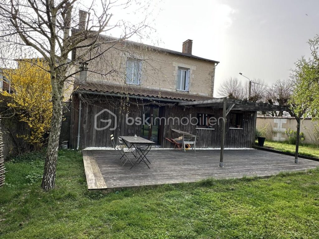 Maison en pierre avec dépendances et grand jardin – 5 pièces – 4 chambres – 132 m²