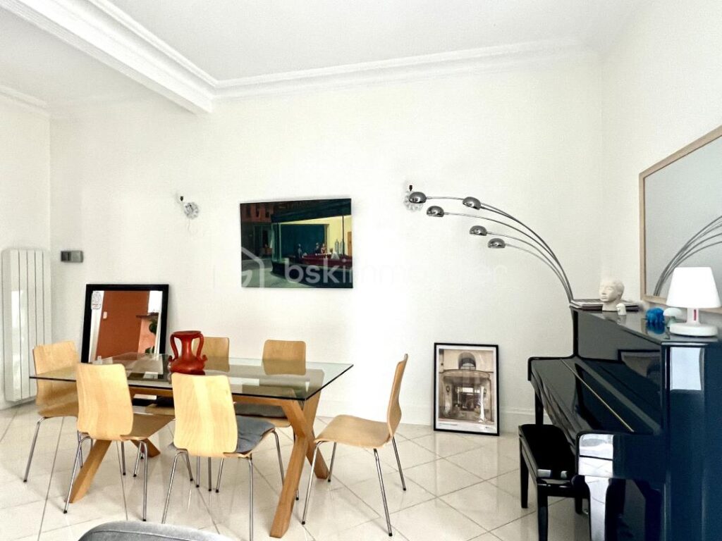 Maison bourgeoise au centre ville d’Etampes – 7 pièces – 6 chambres – 200 m²