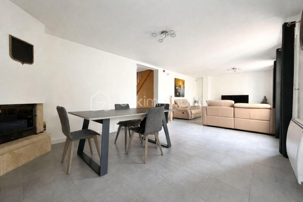 SPACIEUSE MAISON INDEPENDANTE! – 8 pièces – 5 chambres – 150 m²