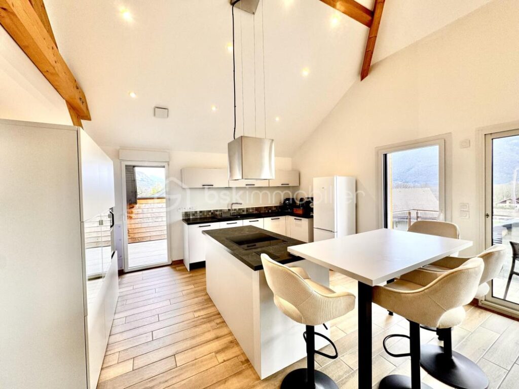 Duplex 143 m² – 1km du lac – 3 chambres – 4 pièces – 3 chambres – 97 m²