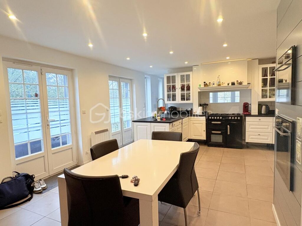 Maison familiale semi plain pied 148 m2 Libercourt – 7 pièces – 5 chambres – 147 m²