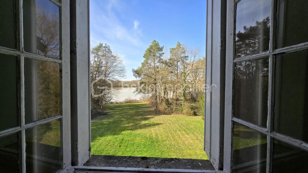 Ensemble immobilier, maison de 178 m², maisonnette, granges, petits toits, terres et étang – 5 pièces – 4 chambres – 178 m²