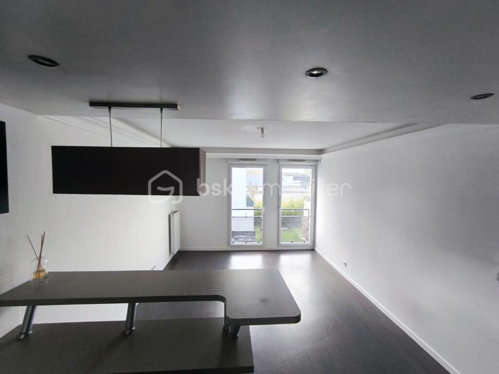 charmant trois pièces avec deux chambres de 57m2 dans immeuble récent avec 2 places de parking – 3 pièces – 2 chambres – 56 m²