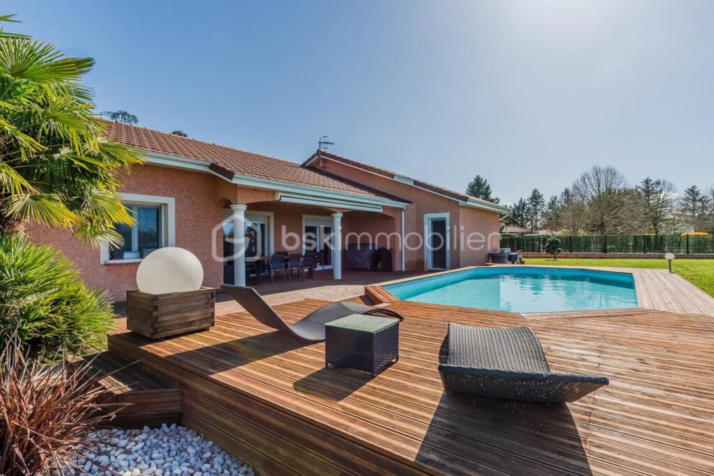 RARE MAISON PLAIN PIED DOUBLE GARAGE PISCINE SPA ET HAMMAM – 7 pièces – 4 chambres – 190 m²