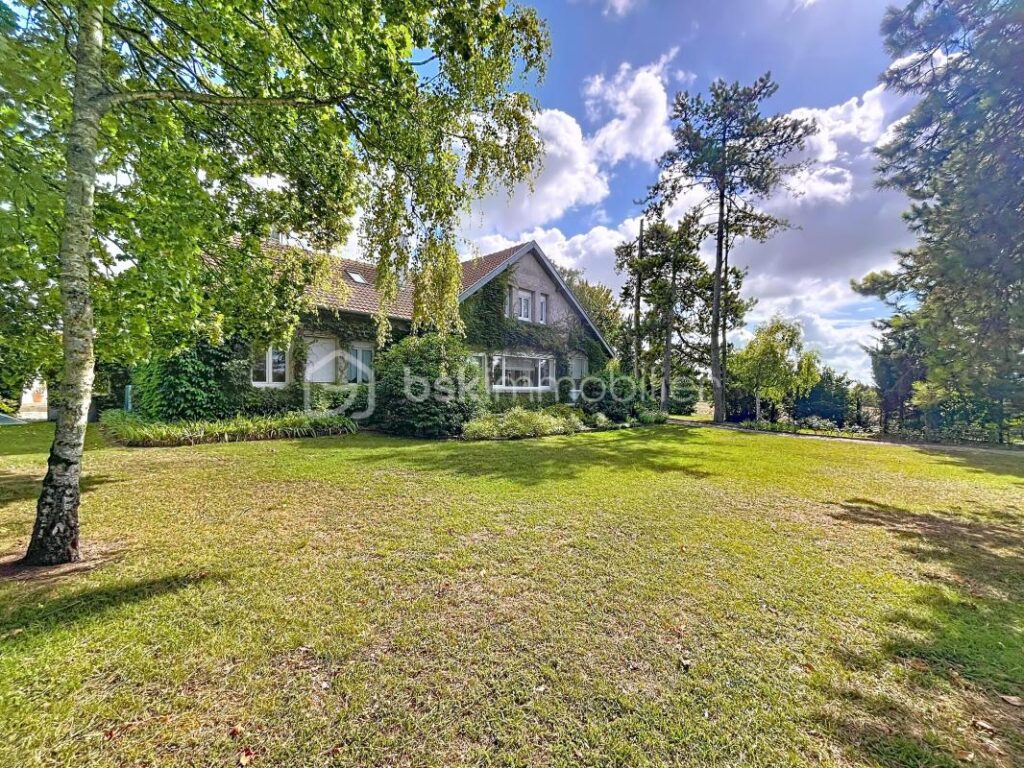 PROPRIETE DE CARACTERE – 7 pièces – 4 chambres – 210 m²