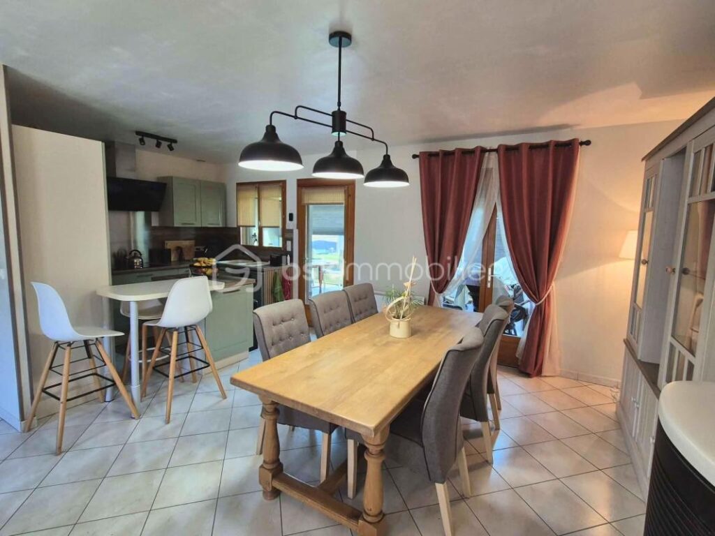 Maison individuelle 137m2, clé en main – Autonomie de plain‑pied – Vue sur étang – Terrain 860 m2 clos & garage – Aucun travaux – 4 pièces – 3 chambres – 137 m²