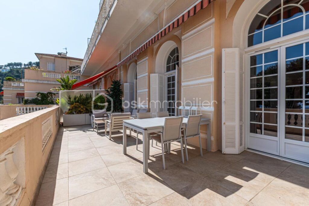 Appartement coup de cœur en duplex face à la mer à Hyères – 5 pièces – 4 chambres – 165 m²