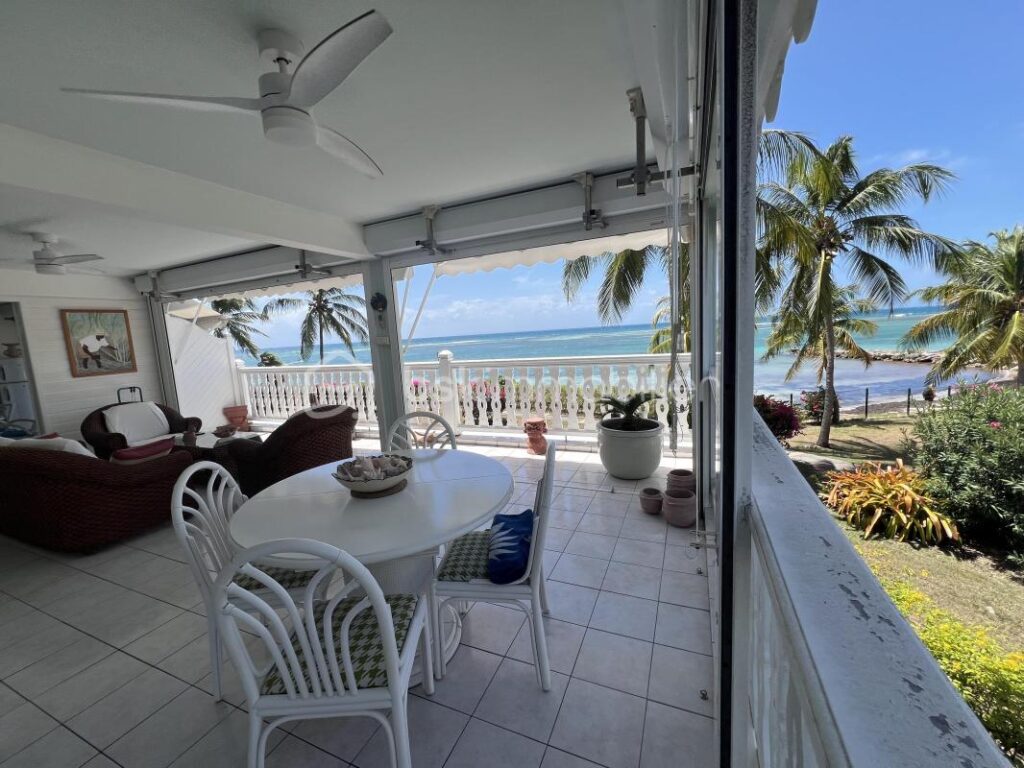 APPARTEMENT T2/T3 VUE LAGON – LE SAVANNAH – SUR LA MARINA DE SAINT FRANCOIS – 2 pièces – 1 chambre – 81 m²