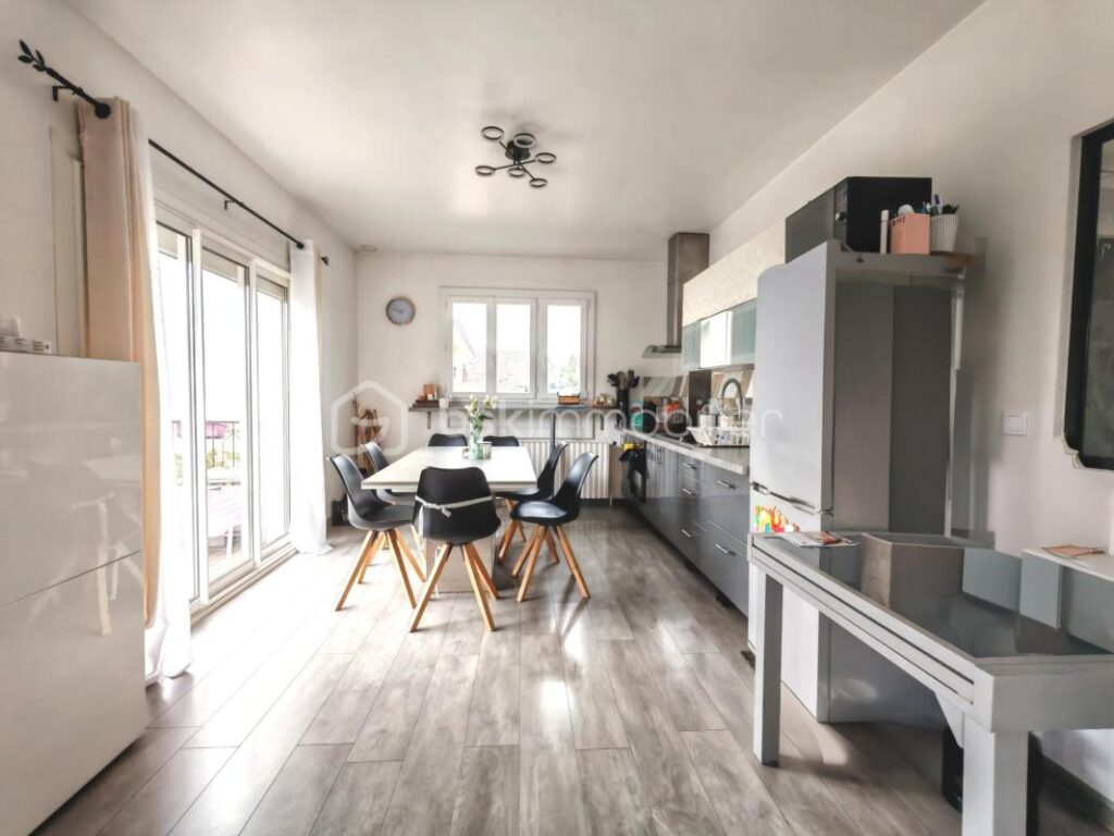 Maison familiale lumineuse avec sous-sol total et jardin – 6 pièces – 4 chambres – 126 m²