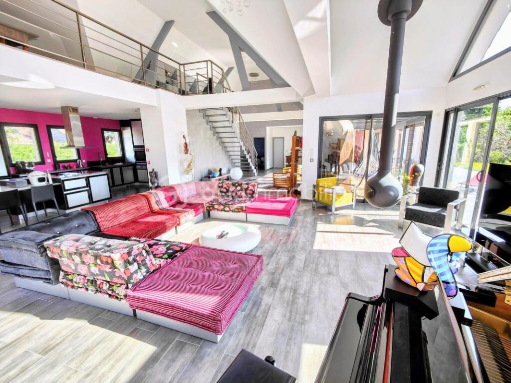 Maison av jardin arboré vue dégagée et sous-sol total ! – 10 pièces – 4 chambres – 239 m²