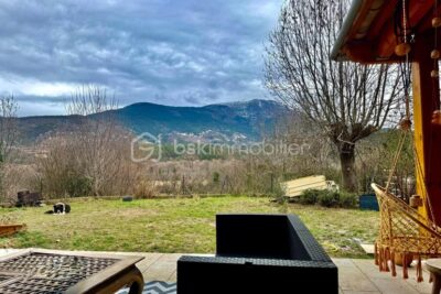 À VENDRE – VILLA 106 M² AVEC GARAGE + 2 APPARTEMENTS – À MEZEL – PRIX 338 000 € – 3 pièces – 2 chambres – 221 m²