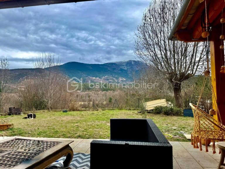 À VENDRE – VILLA 106 M² AVEC GARAGE + 2 APPARTEMENTS – À MEZEL – PRIX 338 000 € – 3 pièces – 2 chambres – 221 m²