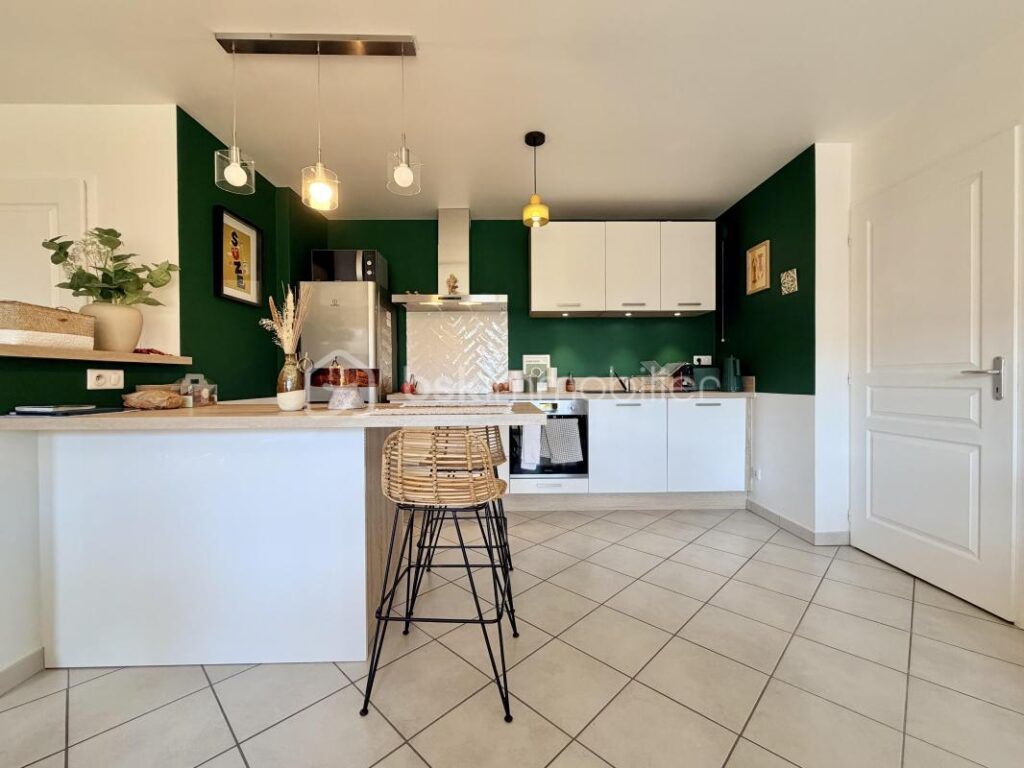 Appartement T2 avec balcon, cave et garage au centre de Villaz – 2 pièces – 1 chambre – 52 m²