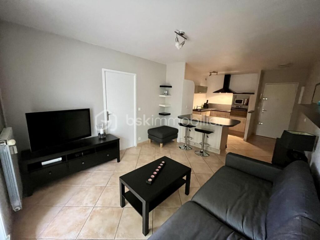 T2 lumineux avec grand balcon, cave et parking – Résidence sécurisée à Toulon – 2 pièces – 1 chambre – 44 m²