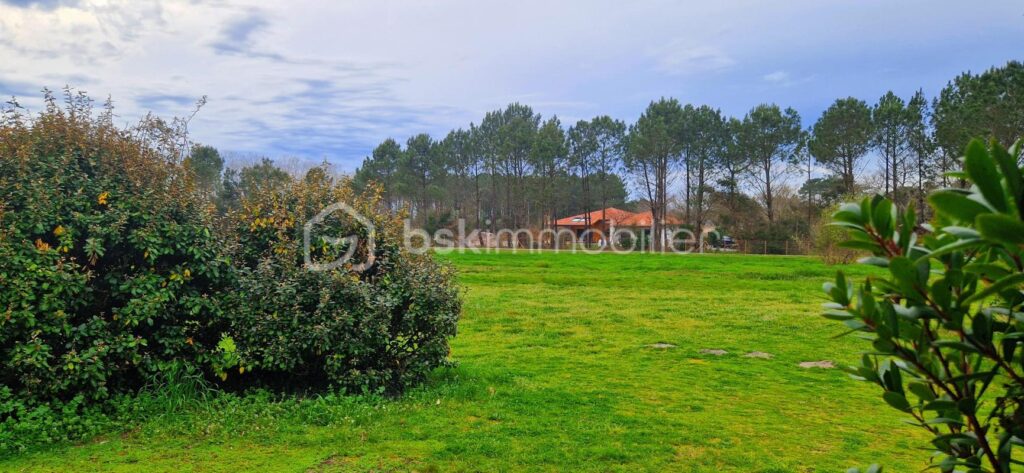 Emplacement privilégié – Maison à rénover – Fort potentiel – Proche plage et Vélodyssée – 4 pièces – 2 chambres – 98 m²