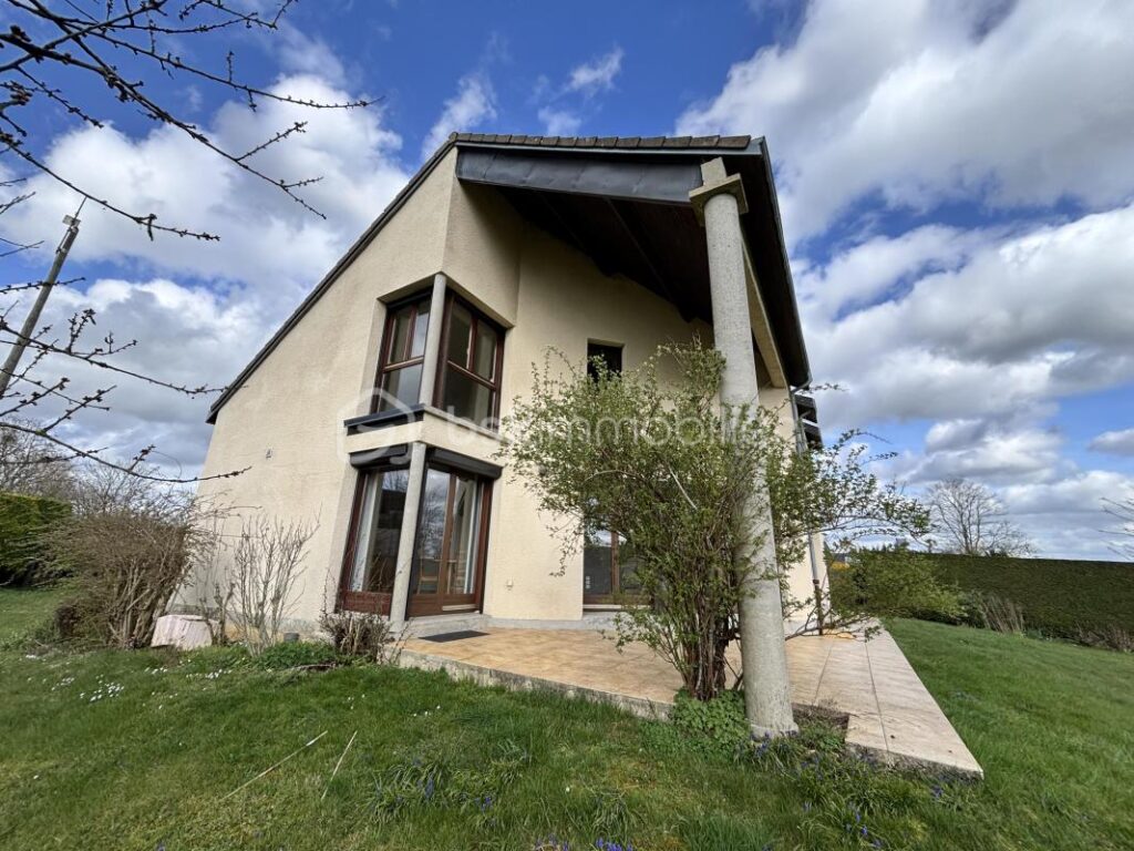Belle maison T7 d’architecte à rafraîchir avec garage et jardin à Saint-Marceau – 7 pièces – 5 chambres – 165 m²