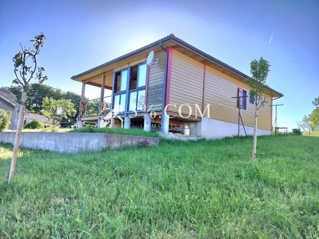 Chalet avec vue dégagée de 69m2 et 2 chambres sur 1330m2 clo – 3 pièces – 2 chambres – 69 m²